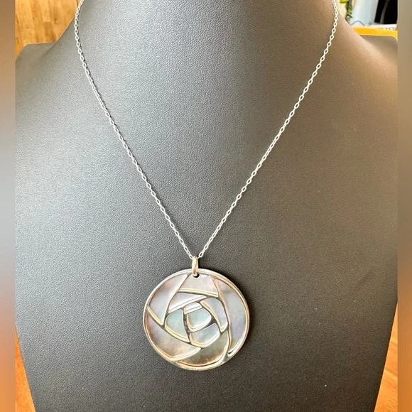 Rose Shell Pendant Necklace - Picture 3 of 7